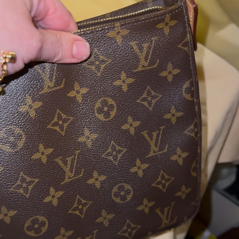 SOLD
LOUIS VUITTON Authentic Monogram Canvas Looping MM Shoulder Bag - Picture 5 of 13